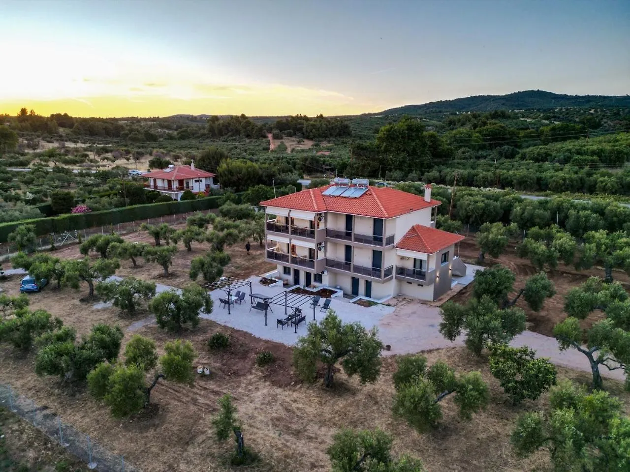 G C Luxury Apartments Nikiti