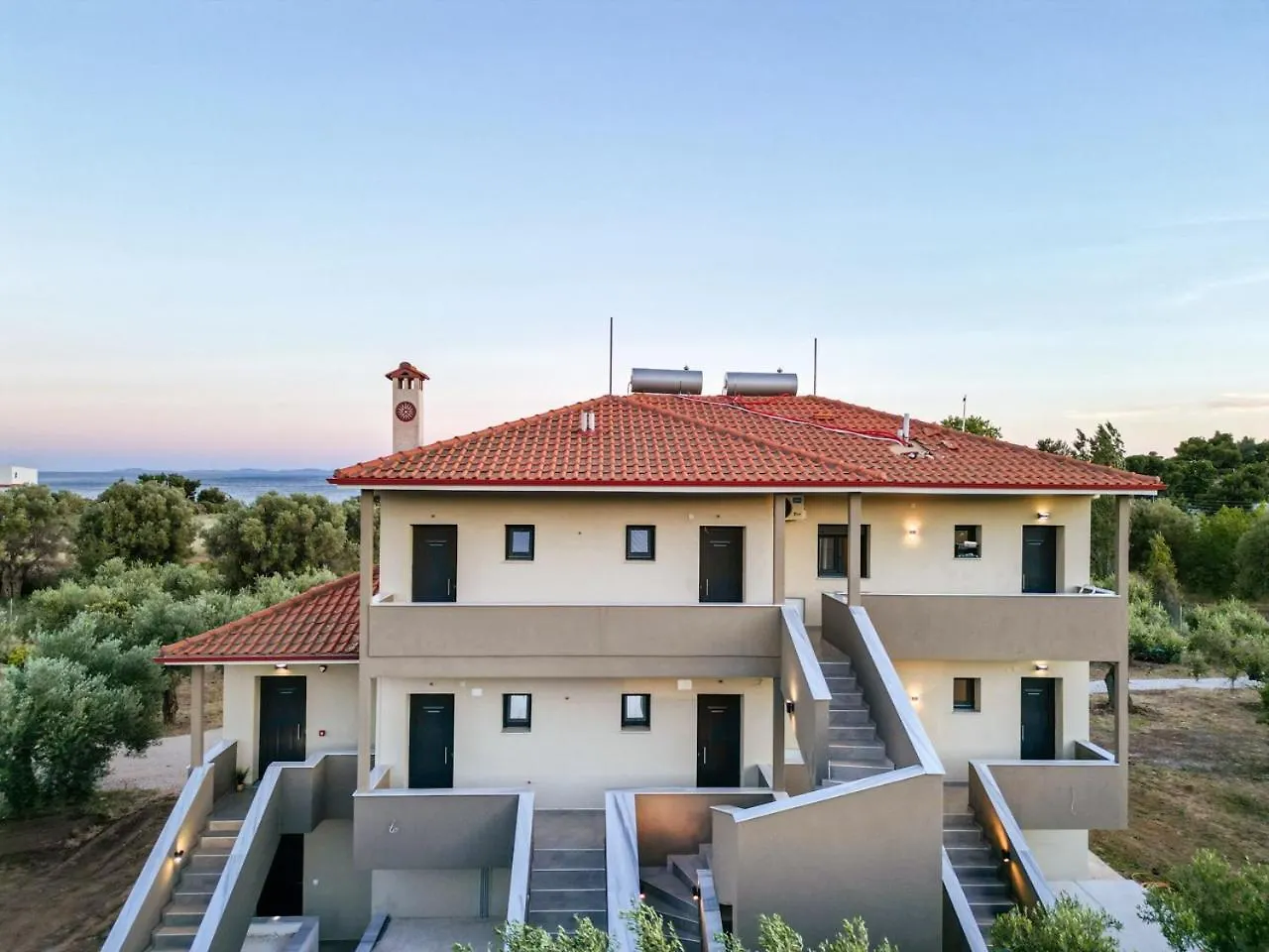 G C Luxury Apartments Nikiti