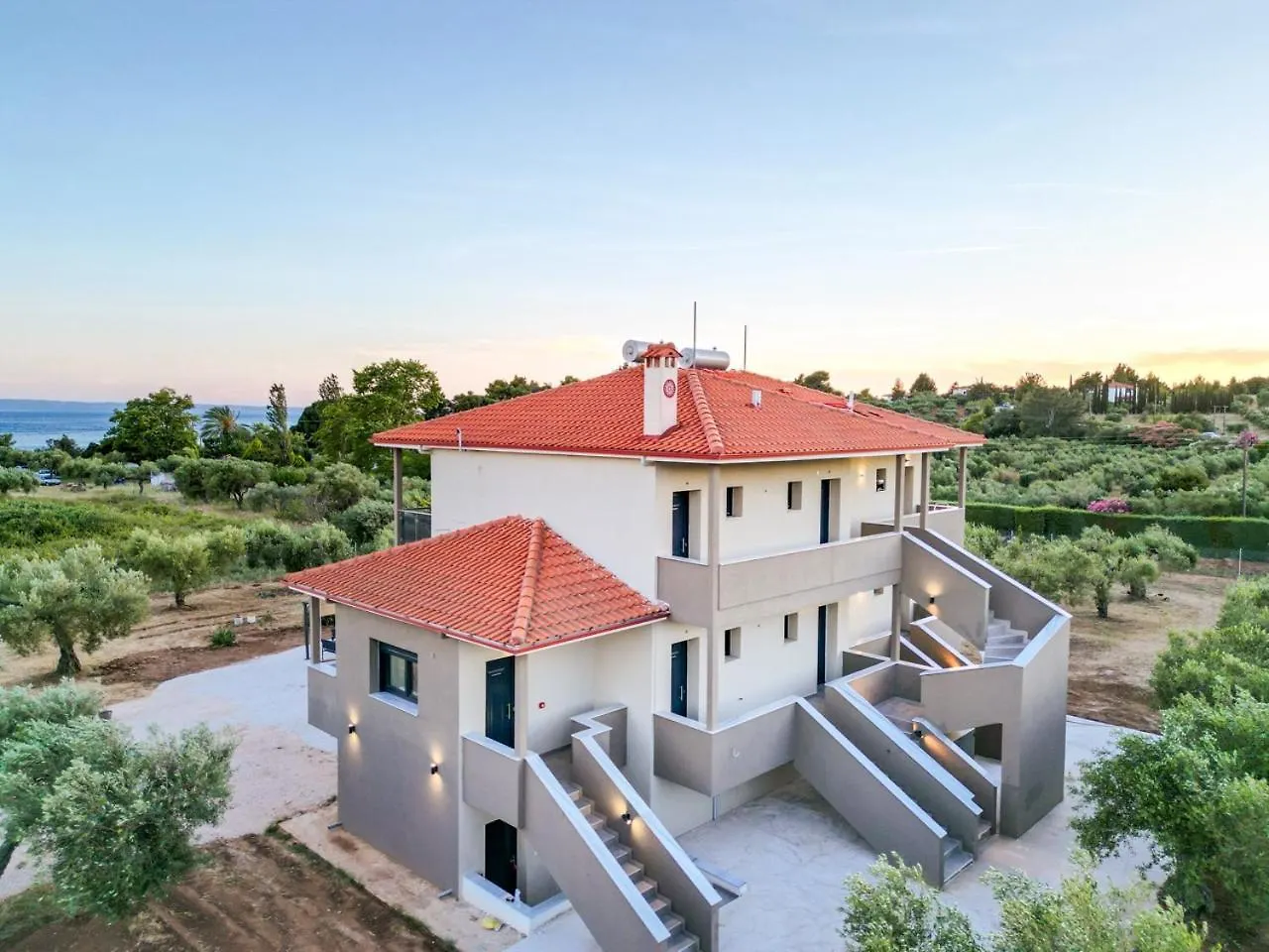 G C Luxury Apartments Nikiti