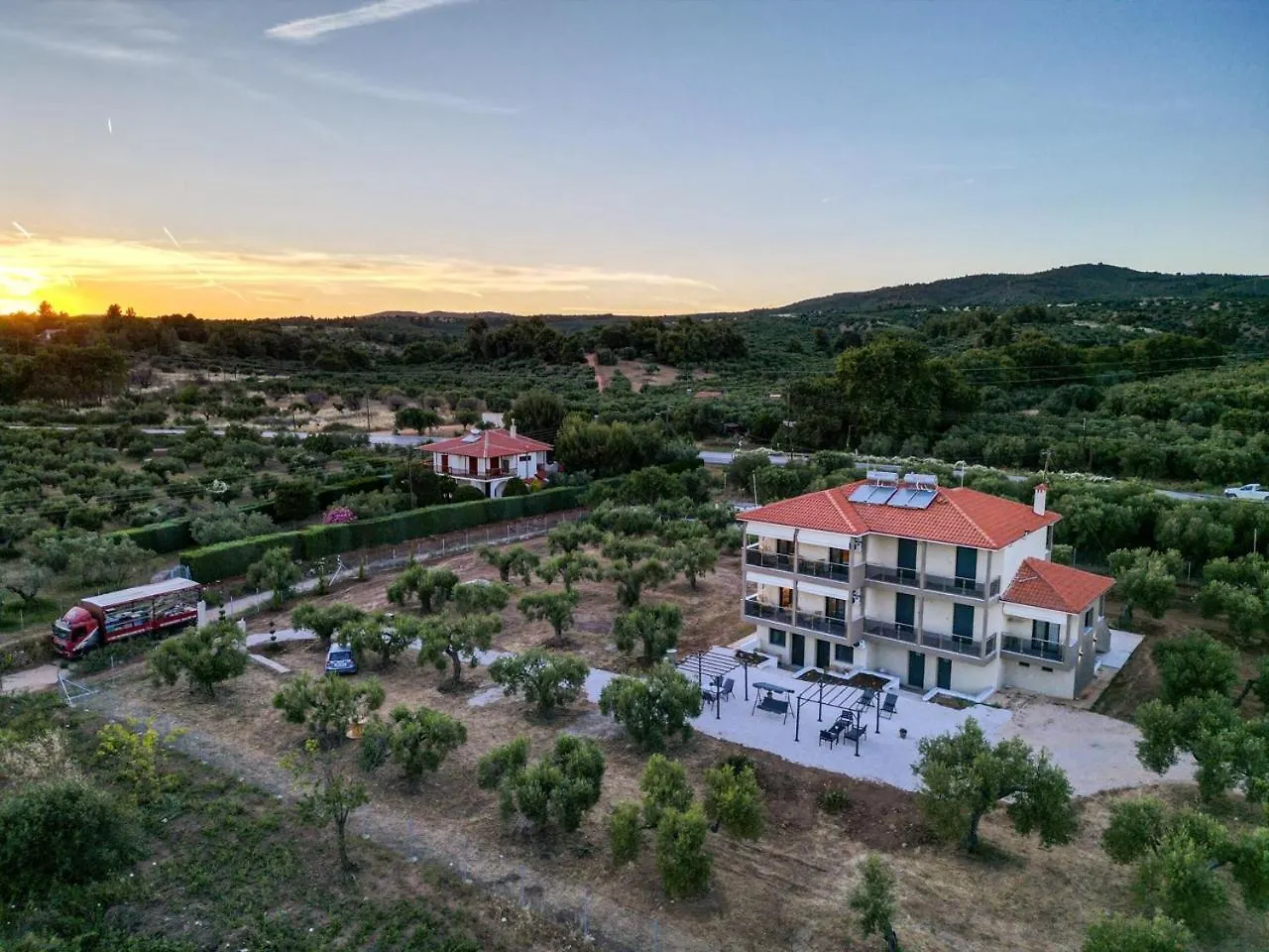 G C Luxury Apartments Nikiti