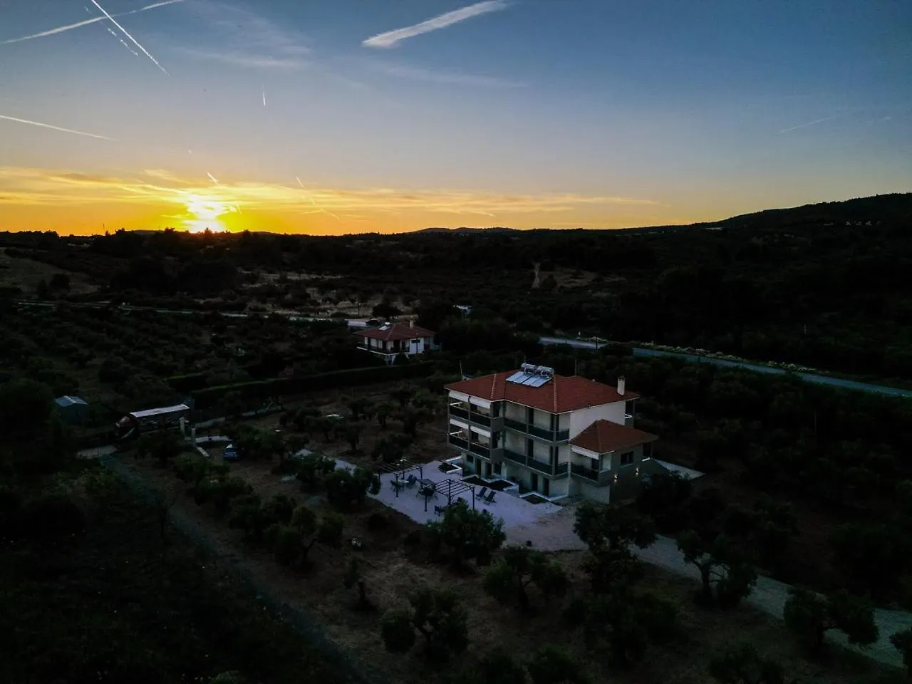 G C Luxury Apartments Nikiti
