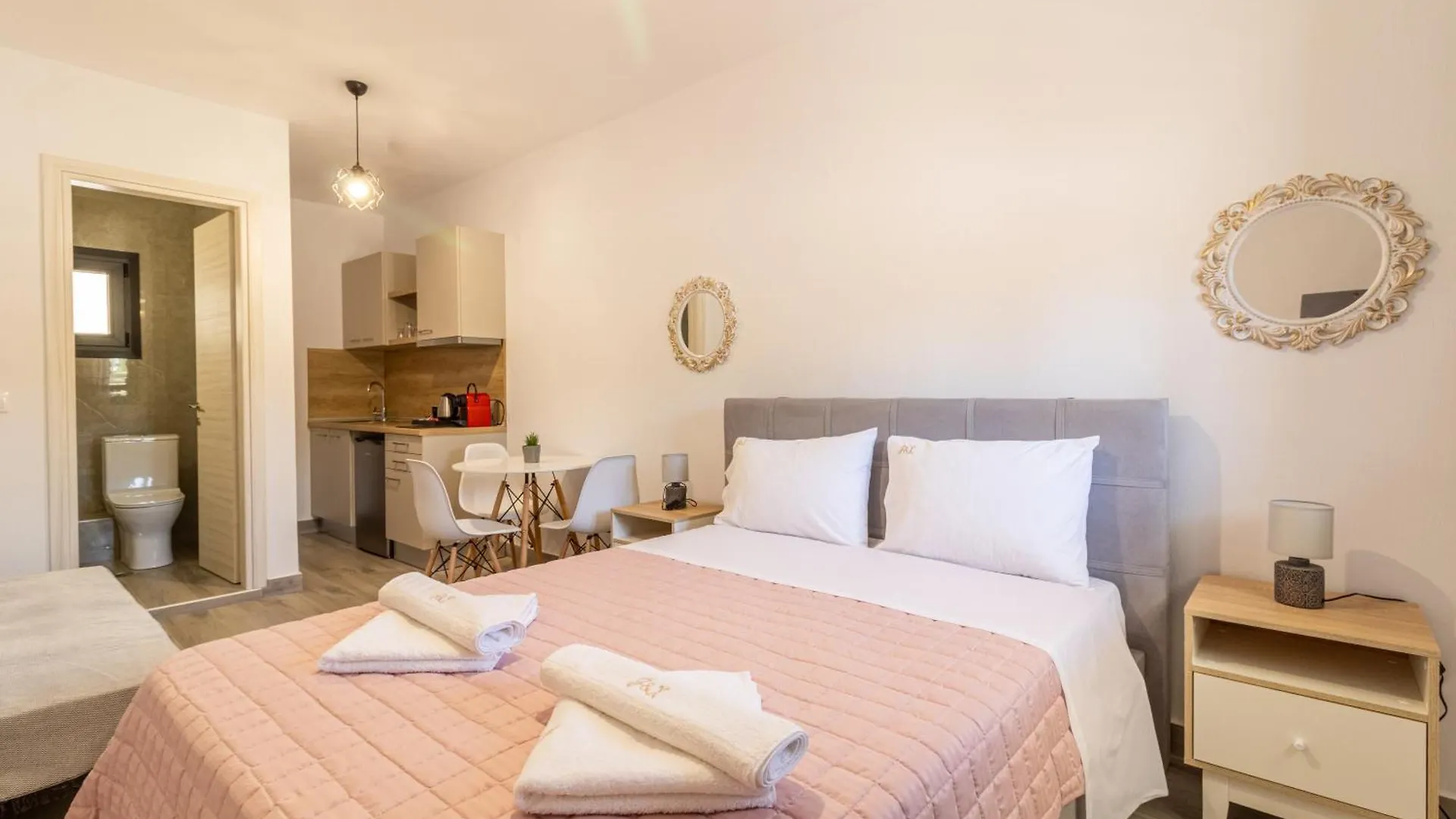 G C Luxury Apartments Nikiti  Nikiti (Sithonia)