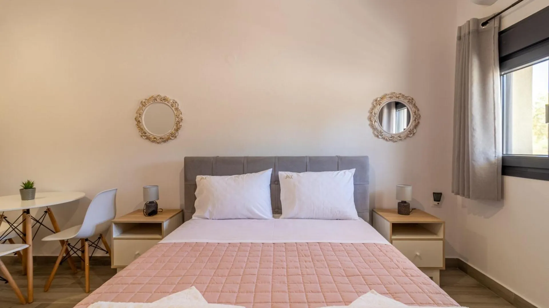 G C Luxury Apartments Nikiti