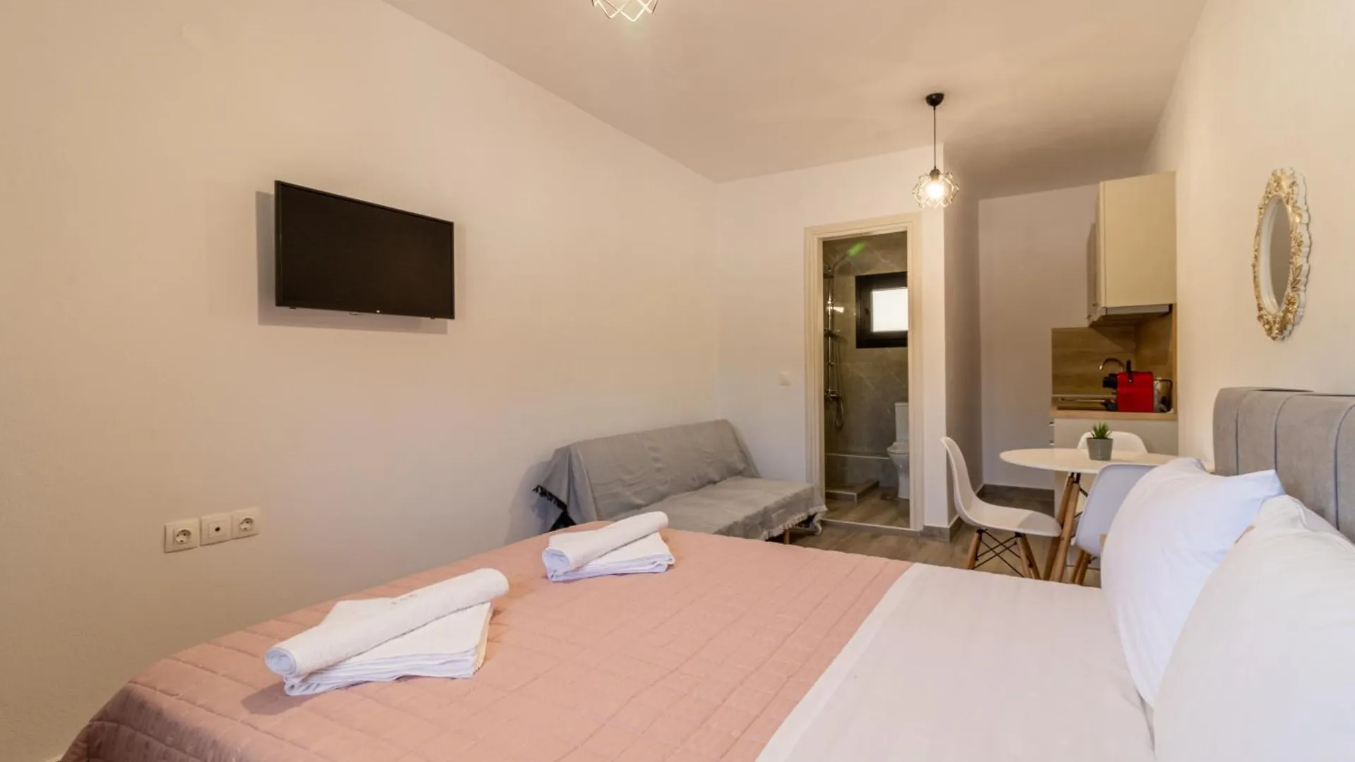 G C Luxury Apartments Nikiti