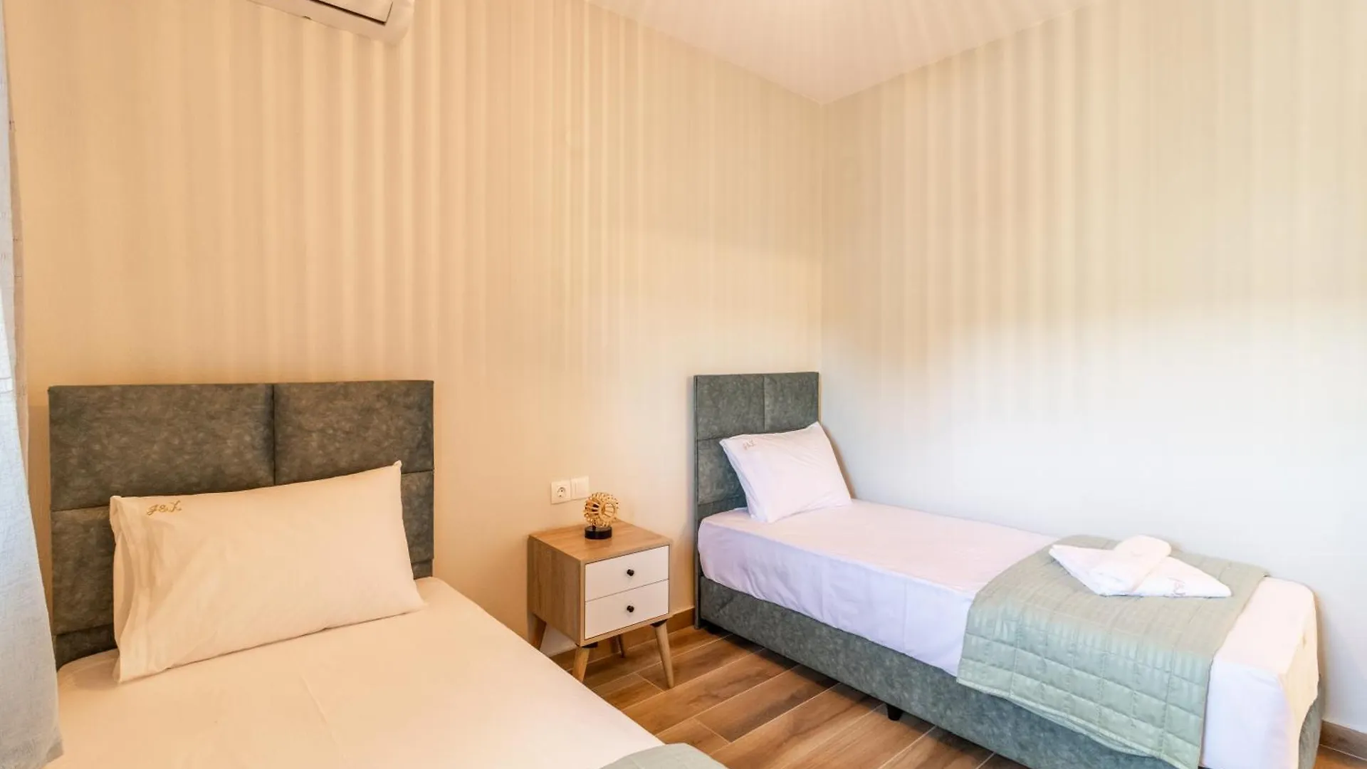 G C Luxury Apartments Nikiti