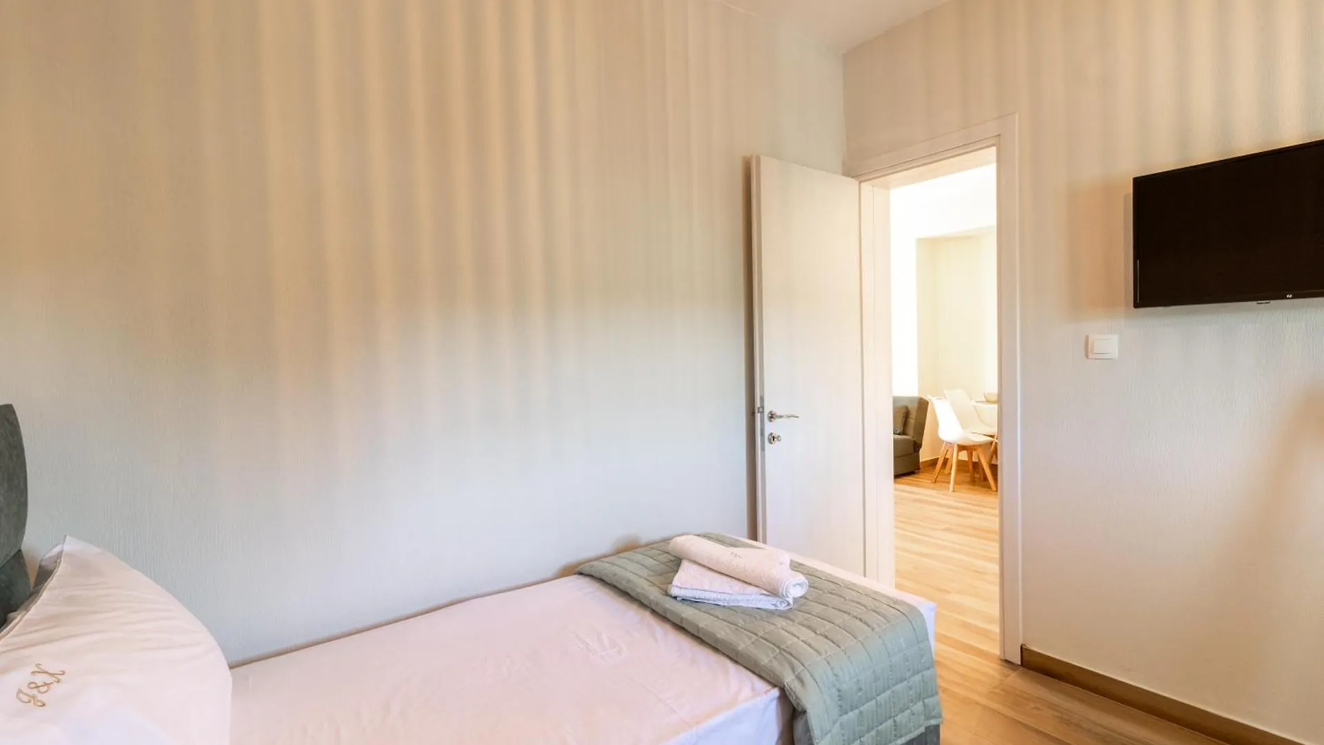 G C Luxury Apartments Nikiti